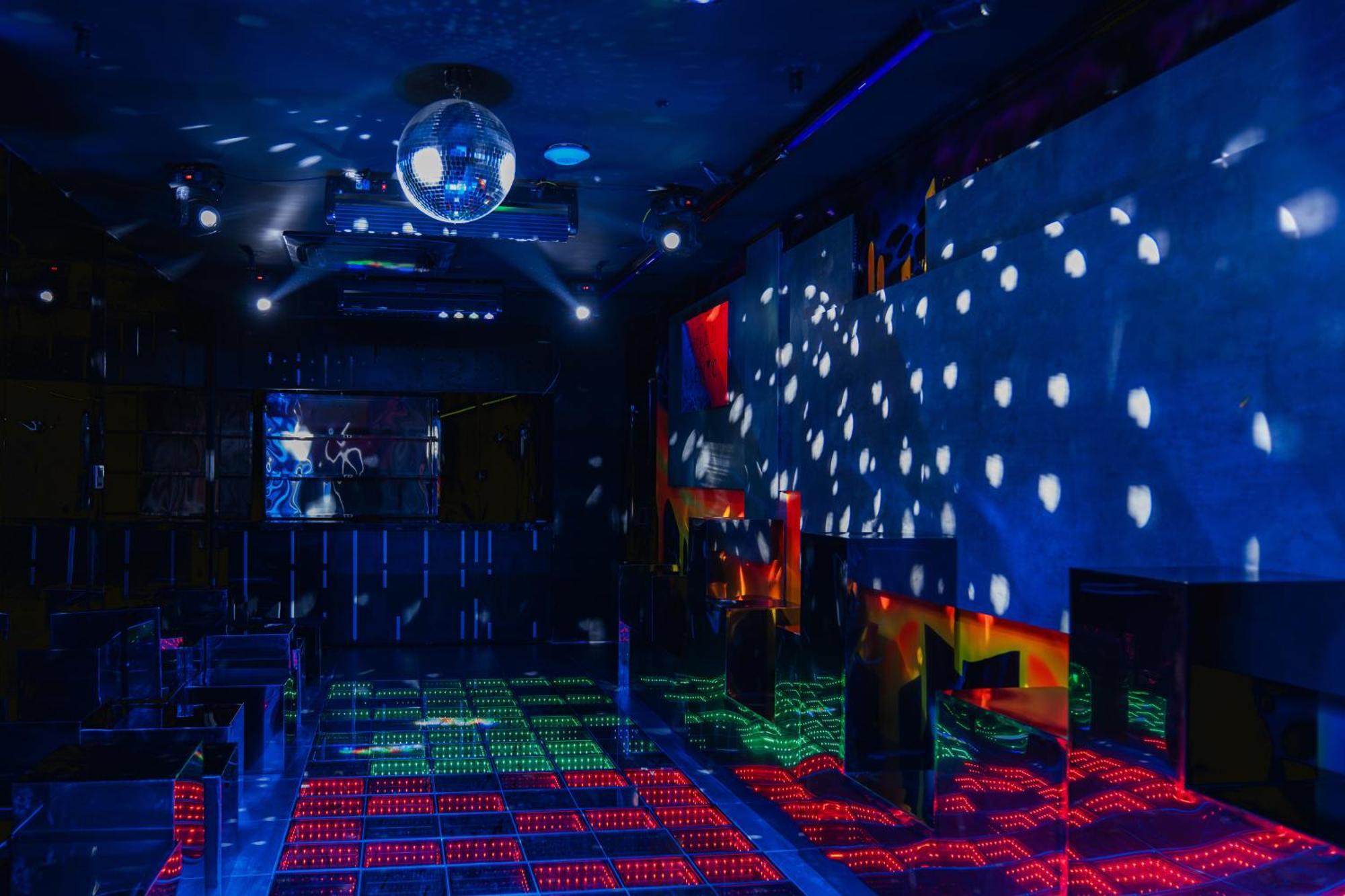 May De Ville Lakeside Hotel Hanói Exterior foto The nightclub