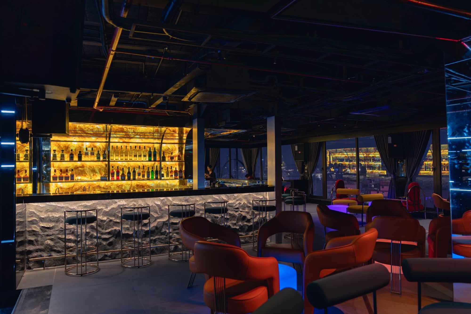 May De Ville Lakeside Hotel Hanói Exterior foto The bar at the 101 bar