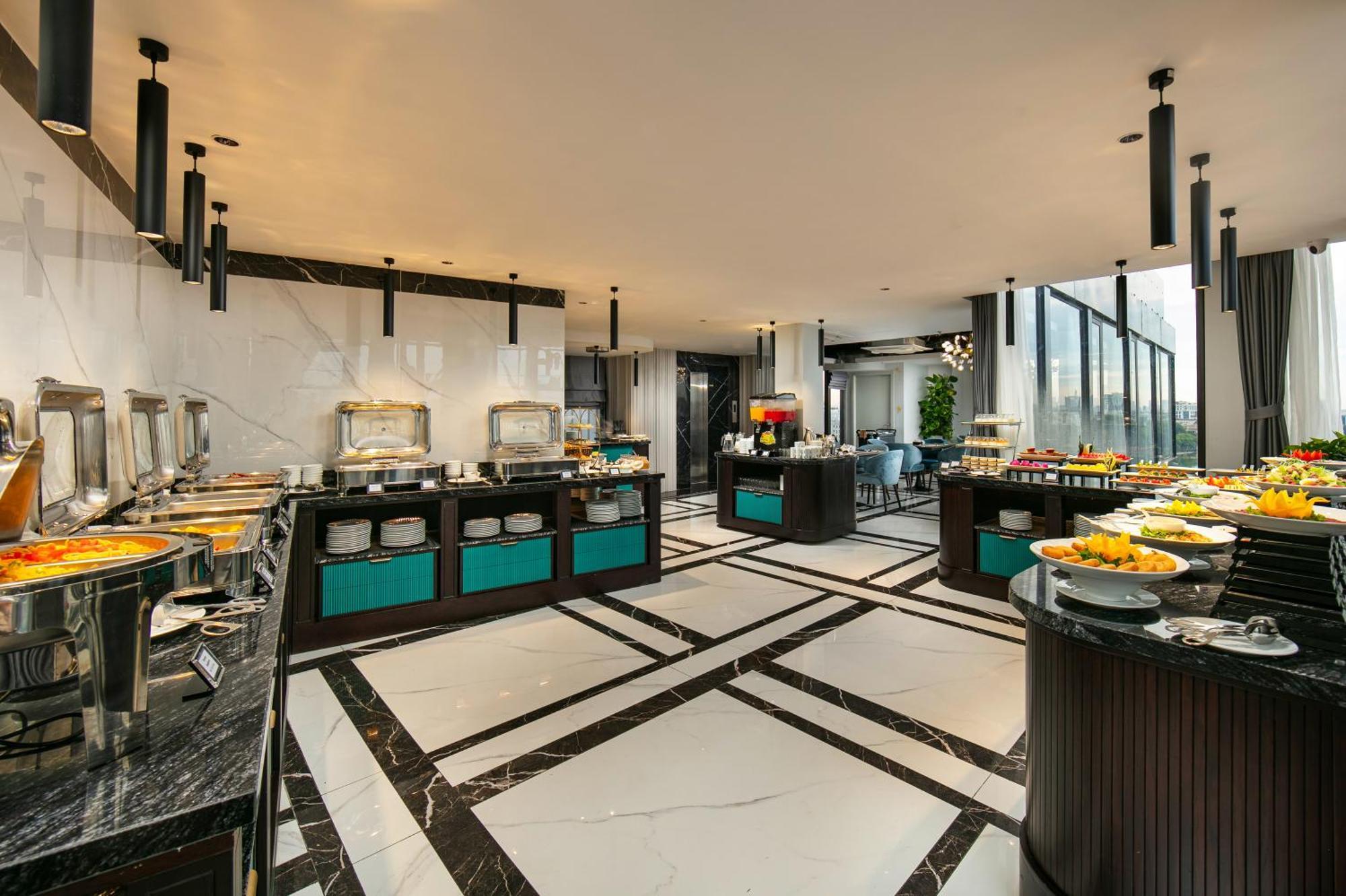 May De Ville Lakeside Hotel Hanói Exterior foto The Club Lounge at the 36th floor